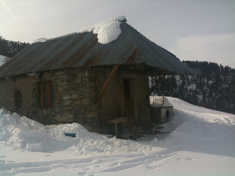Cabane du berger : Cabane du berger, noter la niche du clébard, architecture locale: simpl mais efficace