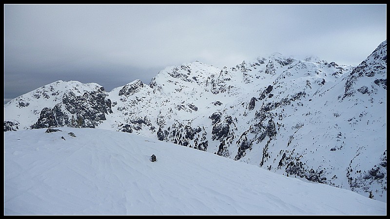 Depuis le Grand Eulier : Vue vers le Grand Colon et la Grande Lance de Domène qui est déjà gagnée par les nuages.