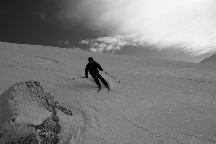 Jérôme : dans la face SW du Fourcat en neige soufflée assez changeante