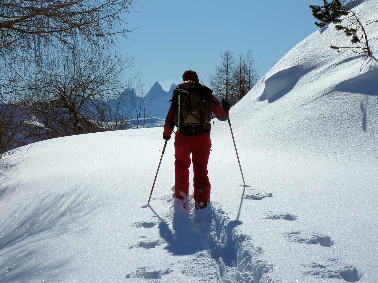 devant les Aiguilles d'Arves : David à la trace.