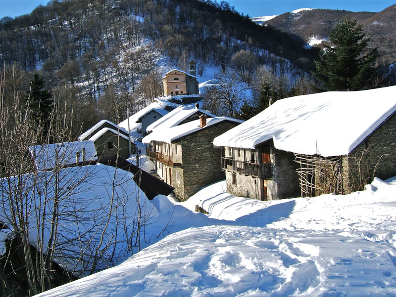 Baussetti : Tagliante, hameau non accessible par la route l'hivers mais ou des personnes habitent à l'année.