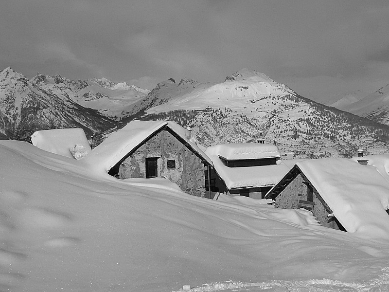 Village du Mélézin : Moins de soleil aux Ecrins