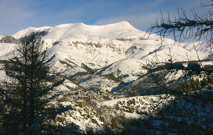 Le Mt Mounier et le village de Beuil