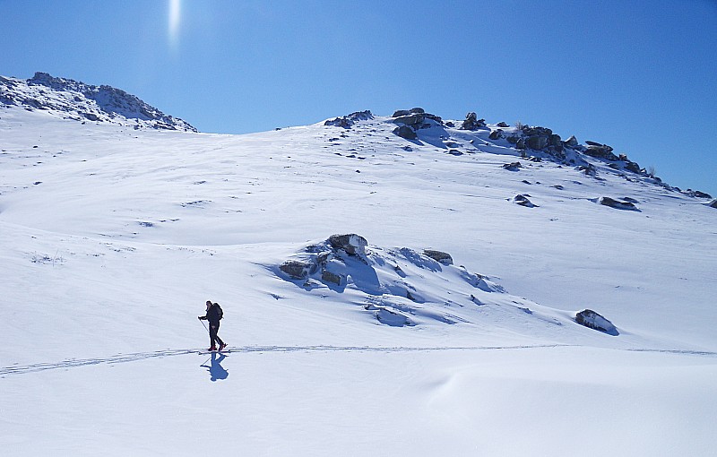 Arrivée sur le plateau : Passé l'ancien centre de ski de fond, poudre tassée sur 1 mètre.