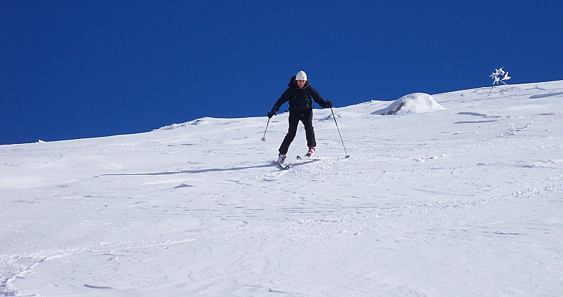 Entre les plaques de glaces : Qqs "bandes" de neige soufflée... Vraiment pas facile, et piégeur!