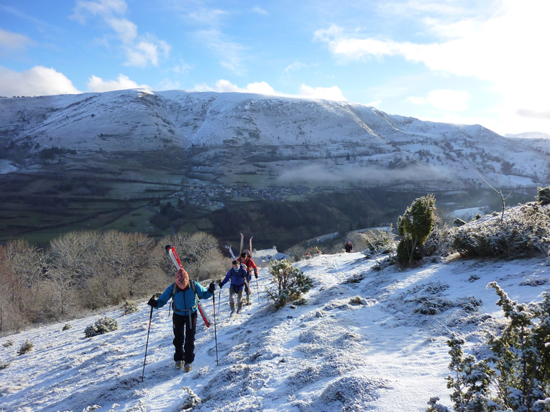 #2 Portage au départ de Ens : dans une belle luminosité matinale Portage au départ de Ens : dans une belle luminosité matinale