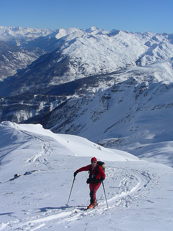 JC notre doyen, a pu joindre le sommet sans encombres!
C'était certainement lui le plus méritant...