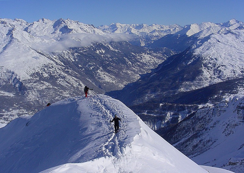 Arrivée au sommet : Arrivée un par un... on s'est un peu disséminés à la montée