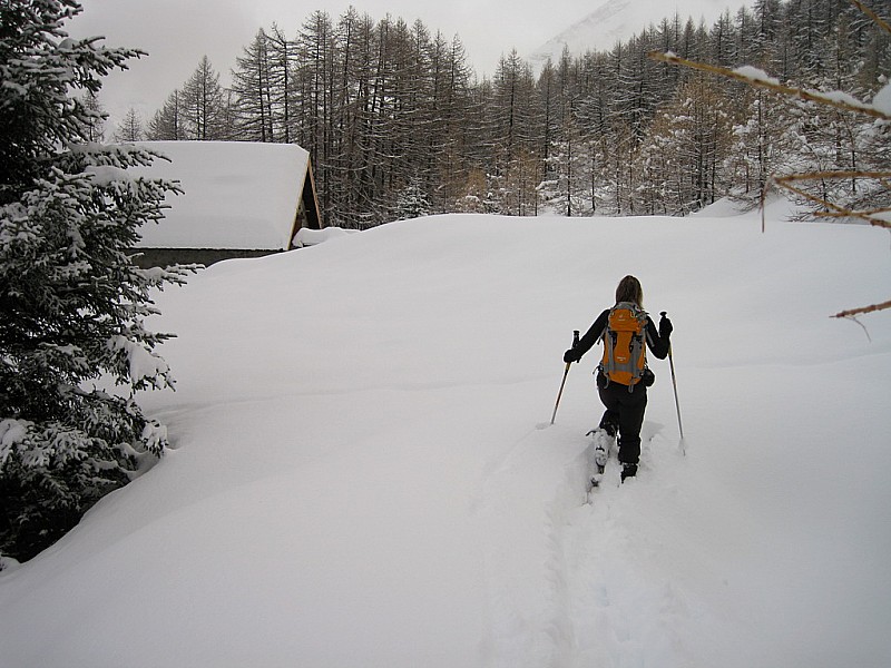 5907 : Arrivée au chalet Patissou vers 1750m depuis la base de loisirs le 09 02 2010