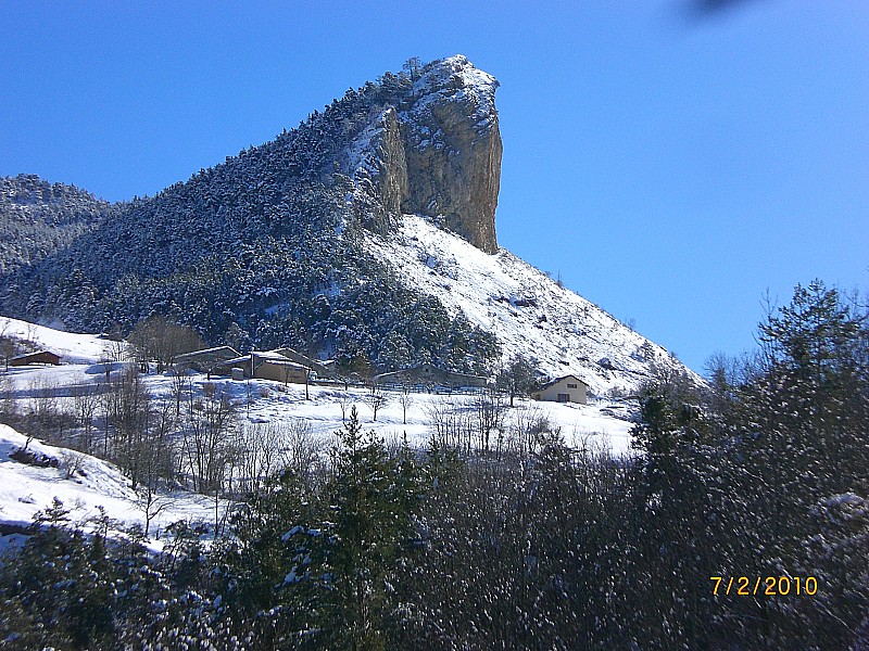 Clot de Ginoux 9 : Départ enchanté de cette vallée sauvage, le rocher d'Esparon.
