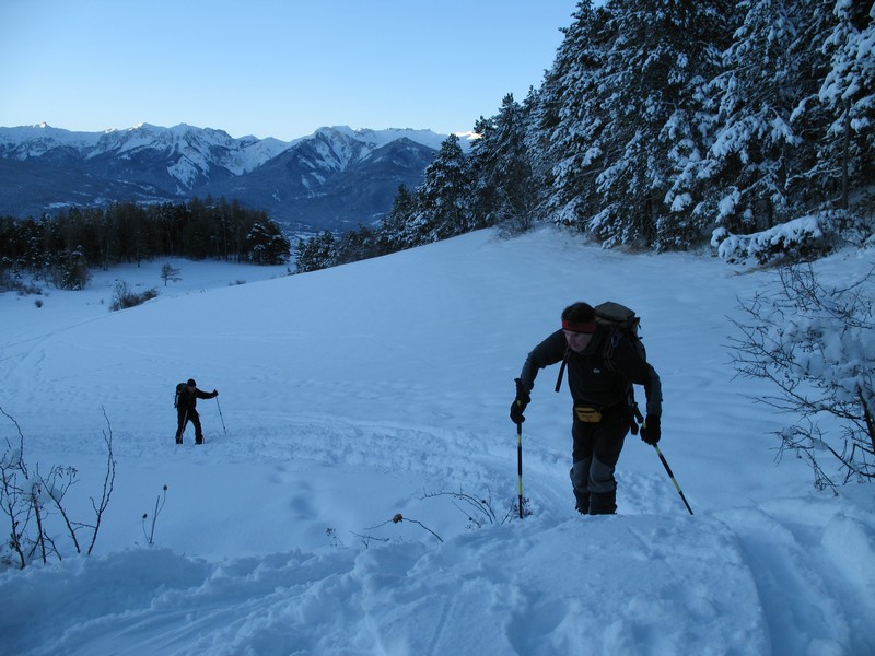 départ : 1320m : de la neige, mais pas épaisse