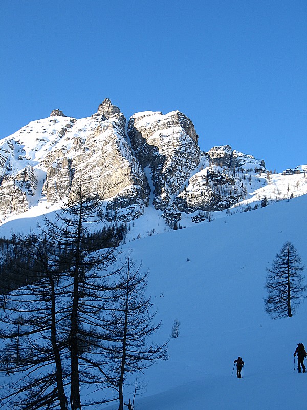Couloir raie des fesses : On comprends bien le nom du couloir. Mais ça sent rien dedans !