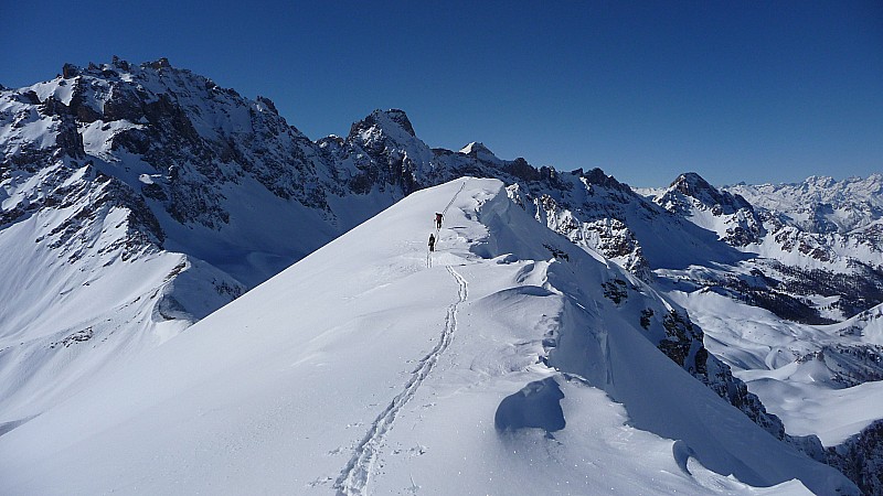 tête girardin : Sur la crête avant le sommet