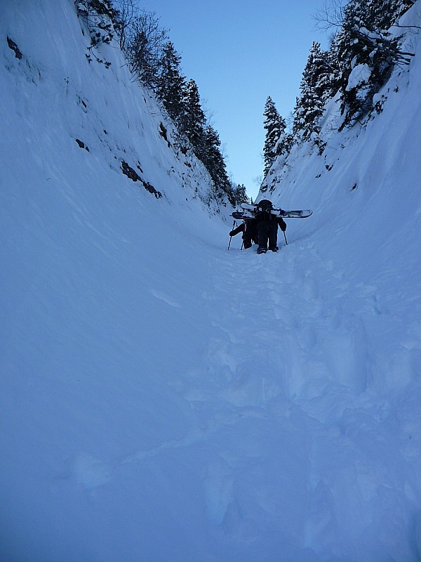 col d'Armenaz couloir Nord : ca se raidit et se rétrécit !