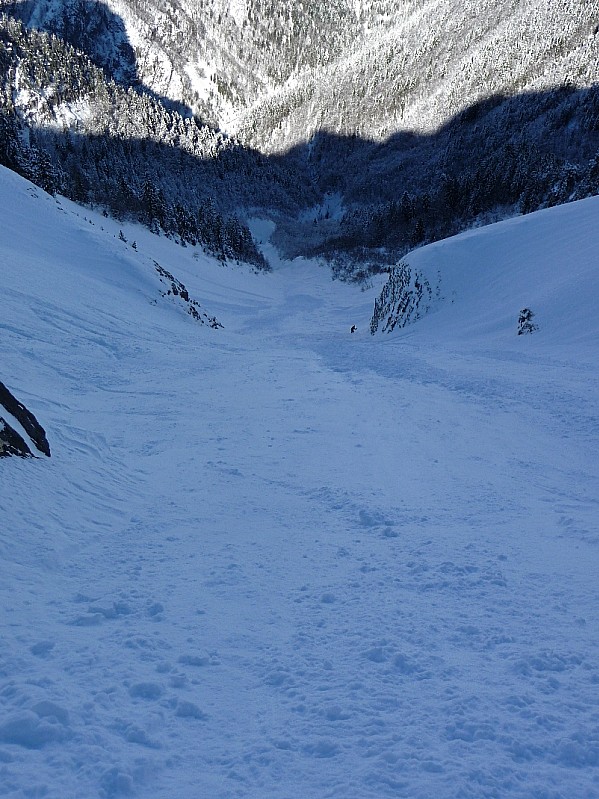 col d'Armenaz couloir Nord : dans le tracé principal du ruisseau de chavatin