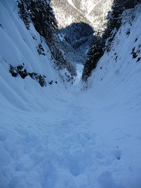 col d'Armenaz couloir Nord : vue sur le bas
