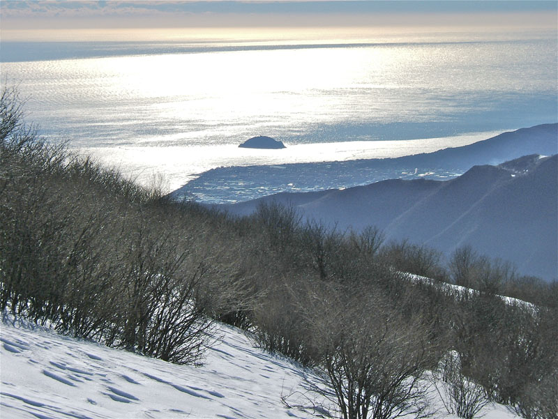 Carmo : Albenga et son ilot, vue du sommet.
