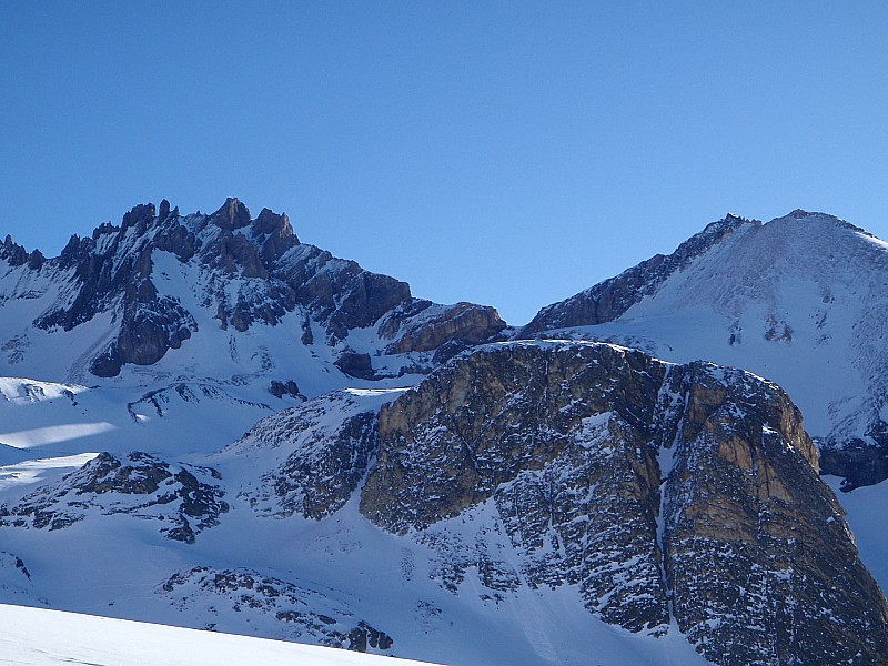 objectif : on voit bien la cassure sur l'arête juste au dessus du Grand Chatelard : ce sera du mixte.