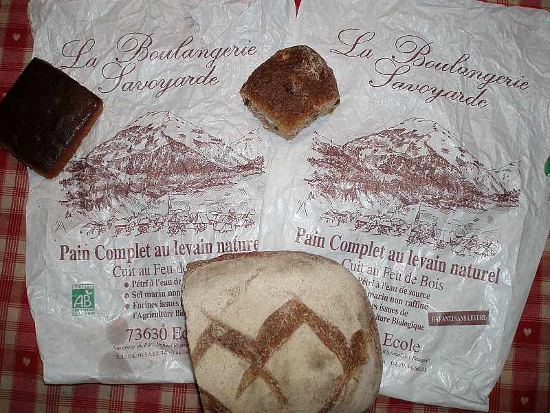 Le bon pain... : Le plaisir aprés l'effort. Hummm, les bonnes gateries de la boulangerie d'Ecole :)