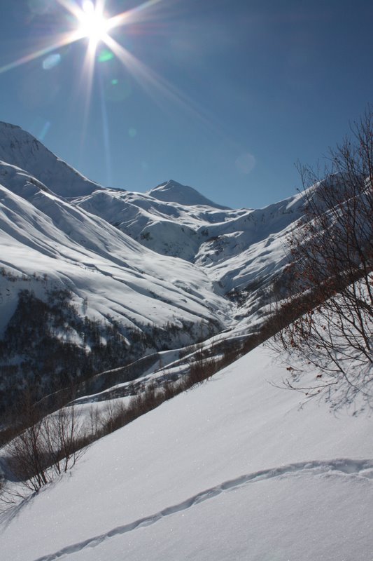 col des prés nouveaux : Ce lundi (et c'était pareil dimanche, vu l'absence de traces) on avait pas que la course mais le vallon entier pour nous...