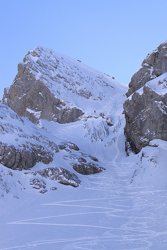 Passage : Le surfeur du haut il est trop à gauche (trop rive droite, peut être il a suivi mes traces), il faut passer plus vers la droite et tirer à gauche ensuite (comme le surfeur du bas)