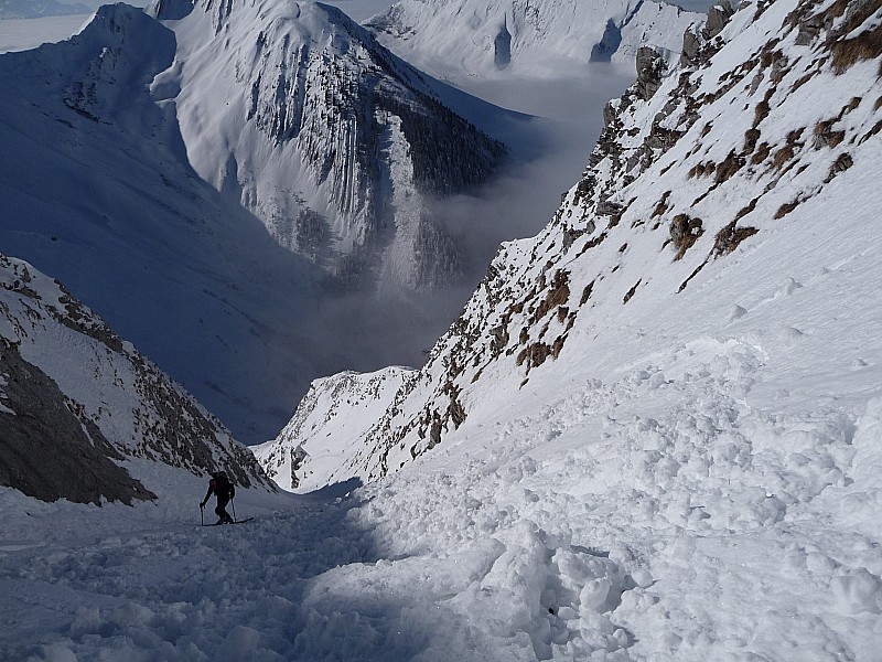 couloir : montée dans le couloir :moi à pied et joel en ski