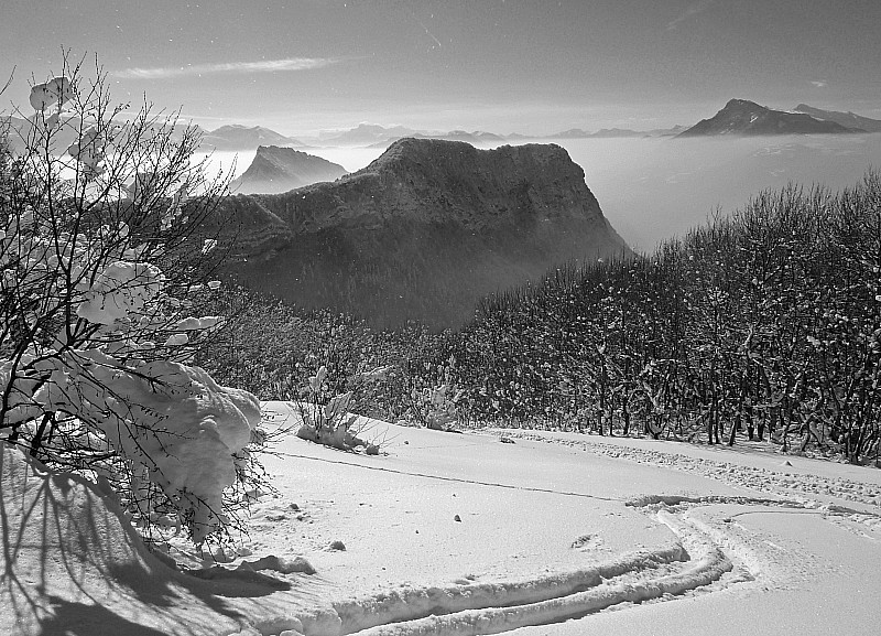 rochers de chalves : rochers de l'Eglise et Néron depuis l'Echaillon