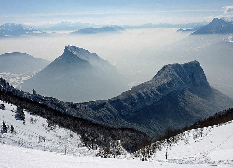 rochers de chalves : crasse grenobloise : les pentes au premier plan sont bien croûtées