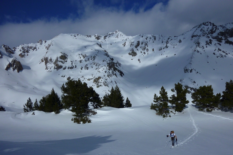 Remontée bonus : sur la crête du Serre D'auloueilh, au N du lac de Portarras. Au fond le pic d'Aulon et sa face S