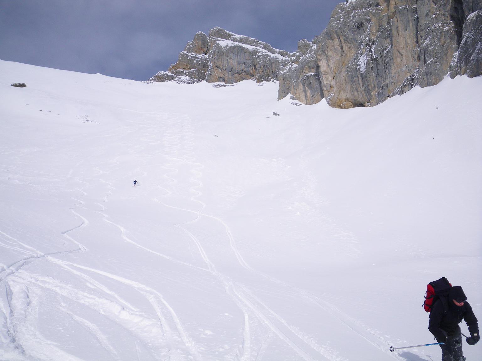 boucle combe sauvage 21fev10 : Fredo tout schuss, Julo se prend pour un free rider mais reste à la traine... moi je prend les photo!
