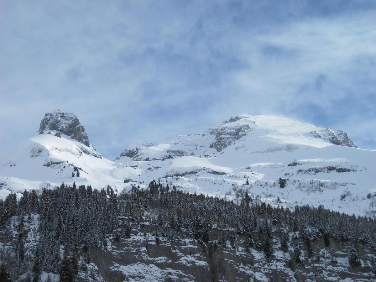 Vue depuis le Sommier d'Aval. : Beaucoup de vent sur les crêtes.