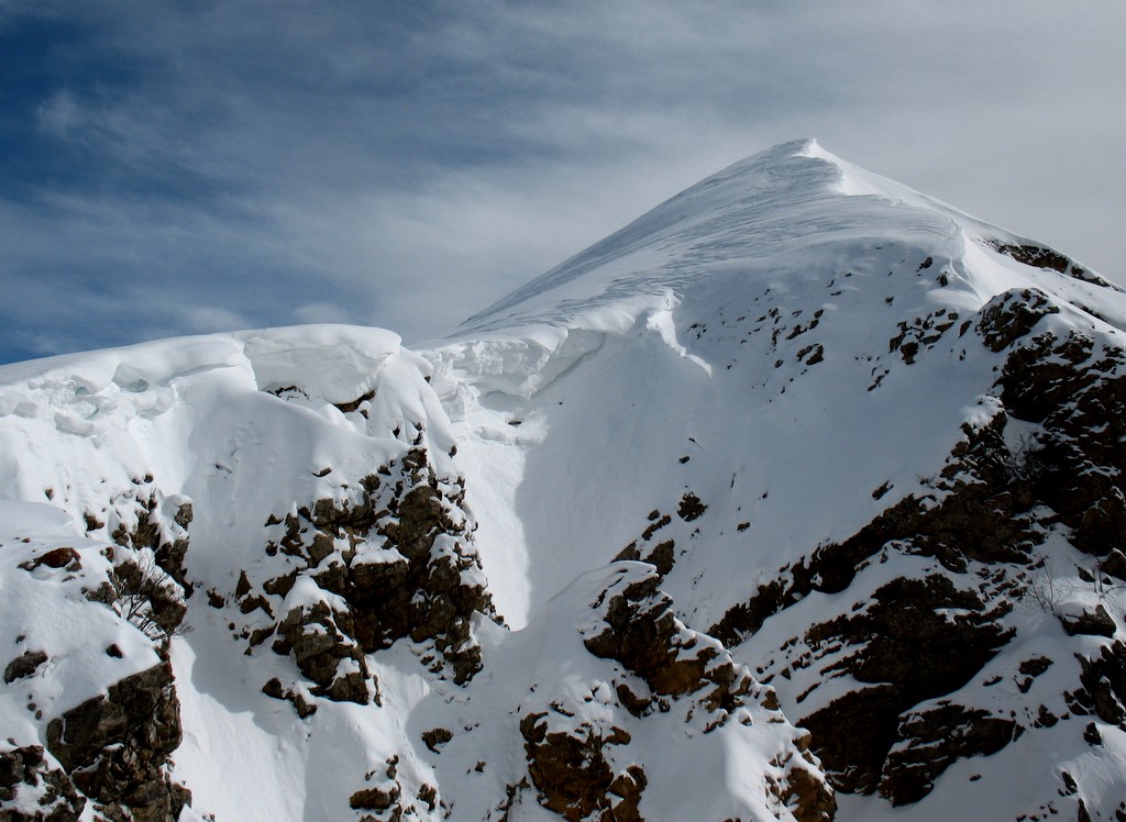 Petit sommet... : ...mais grosses corniches