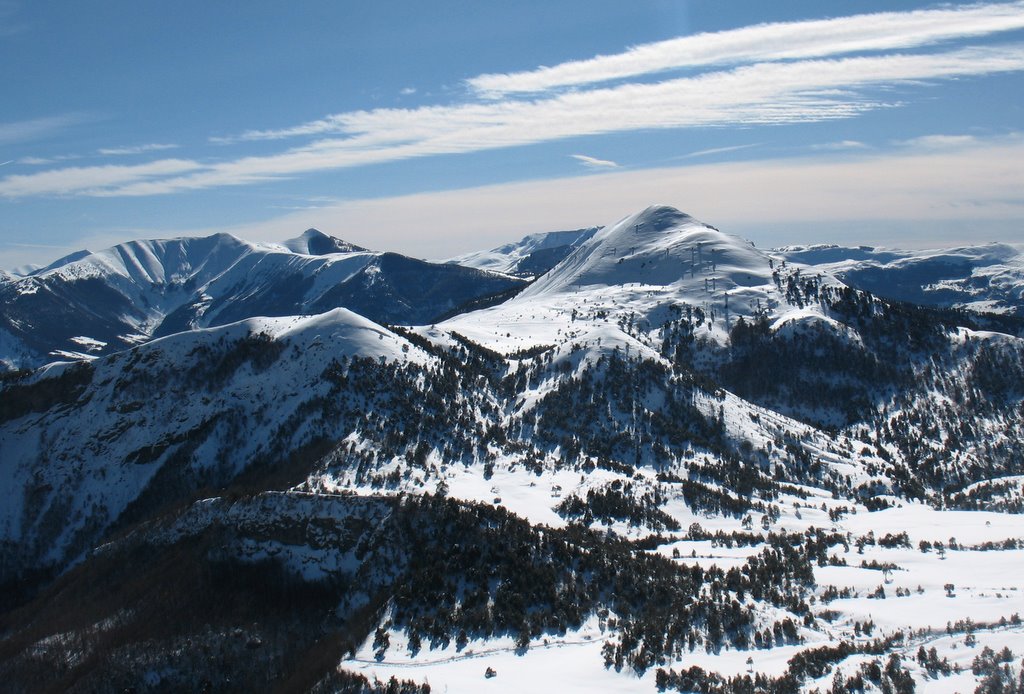 La Gde Gautière... : ...qui cache les Monges.
A gauche, l'Oratoire et Clot Ginoux.