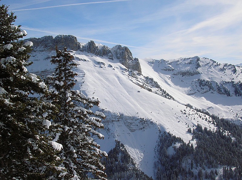 Lances de Malissard : Face ouest des Lances vue de la Sia.