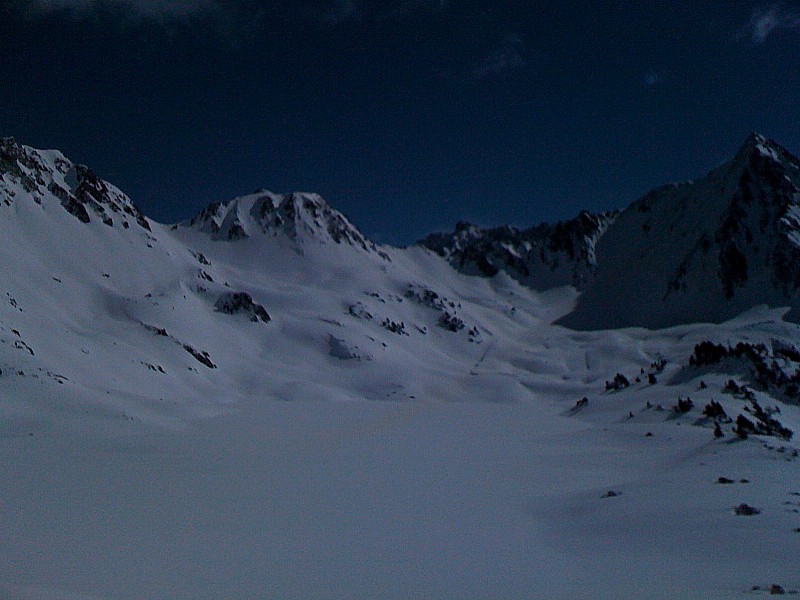 #2 Lac de Port Beilh : Hourquette de Caderolles et Pic de Bastan au fond Lac de Port Beilh : Hourquette de Caderolles et Pic de Bastan au fond