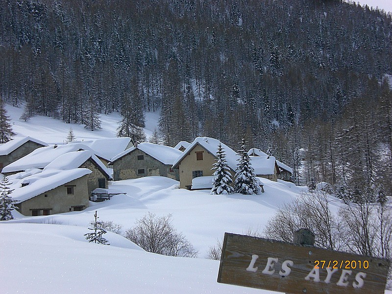 brusas : Bel enneigement sur les Ayes