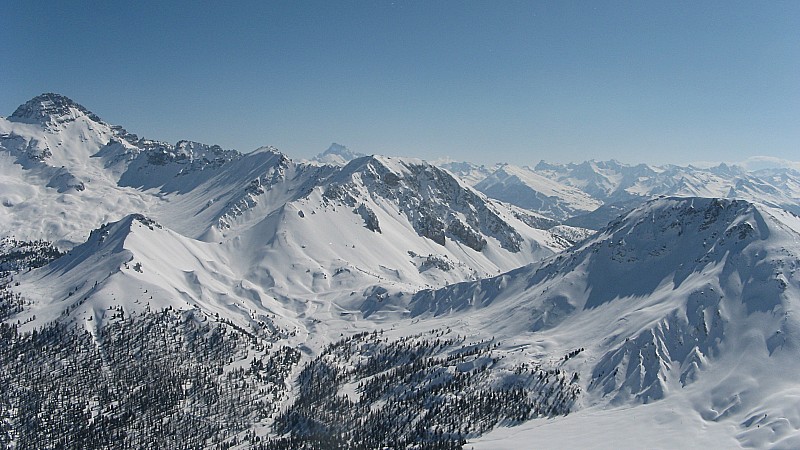Panorama de Rochebrune à Clot la Cîme avec le col de l'Izoard au milieu