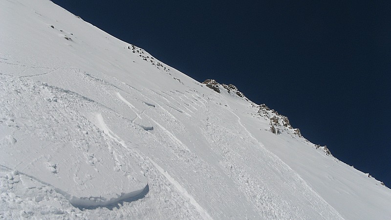 Traces dans le tiers supèrieur.
