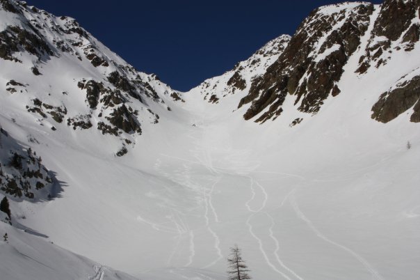 Vallon vers le lac de Cerise : sur une neige transfo trés agreable!
