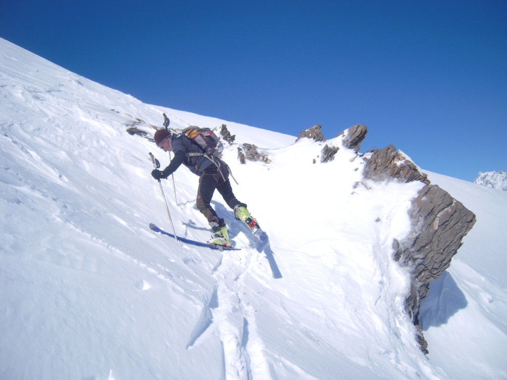 sur la croupe : raide