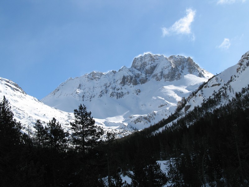 Vallon des Acles : en face Pointe de Cloutzau, à gauche Pas de l'Ours, à droite Col des Désertes