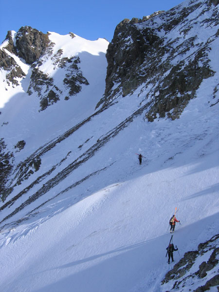 Sous le Pic de Mirebel : Passage délicat un peu expo entre le Col de la Passure et la combe menant au Pic de Mirebel