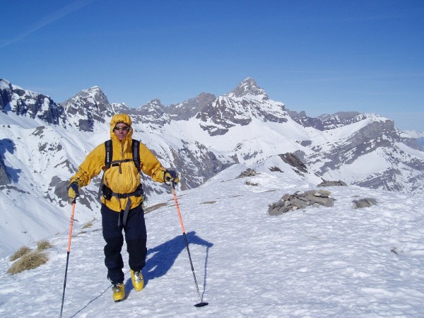 Vincent au sommet : Sommet de Croise Baulet; un panorama à 360° sur toutes les montagnes de la région; vue sur la pointe Percée point culminant des Aravis
