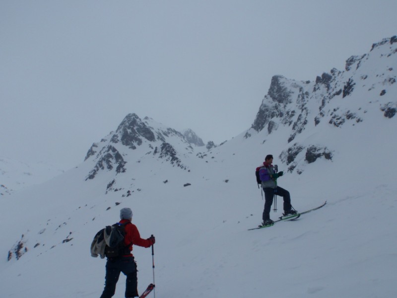 en montant au col : itineraire evident , bonne neige , bonne accroche , que demander de plus ?