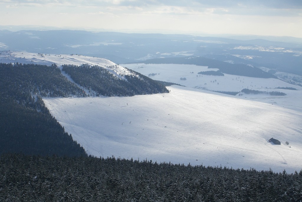 Spot de Chaulet : Rassemblement de snowkites pour "burle en stock"