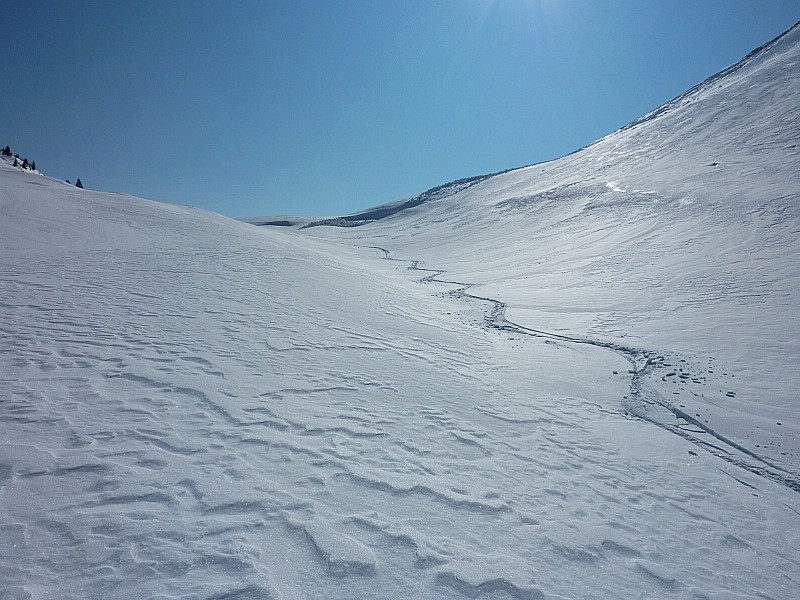 couloir E de Sullens : En bas , quelques zones de poudre tassée