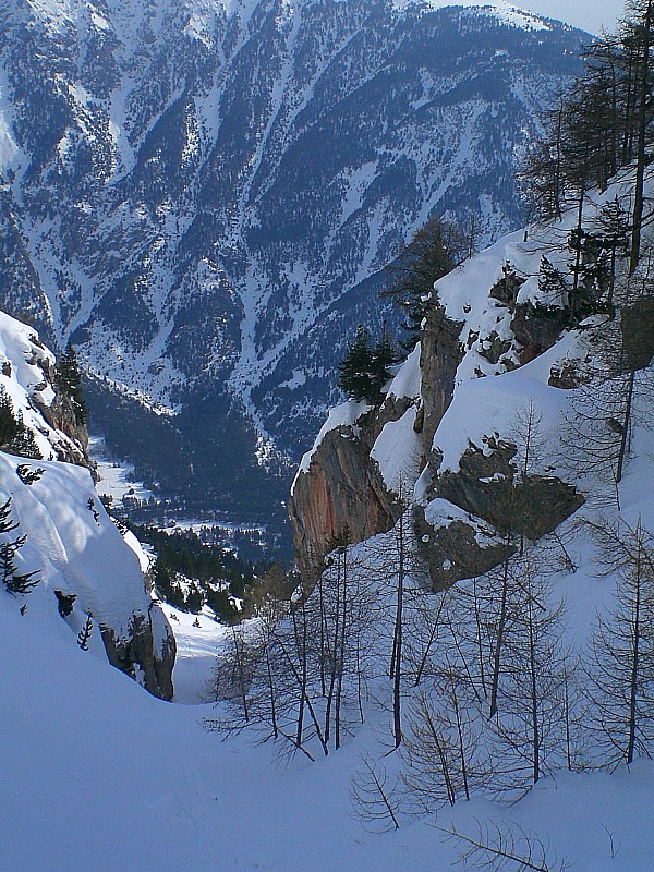 petite Peyrolle : Le ruisseau, encore bien poudreux