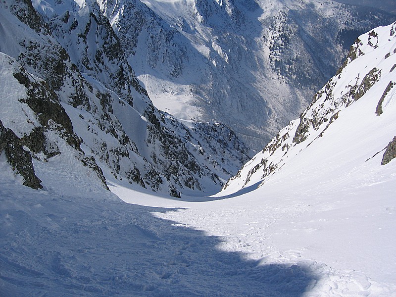 couloir du Pertuis : Vue plongeante et une bonne séance de virages sur neige dure...
