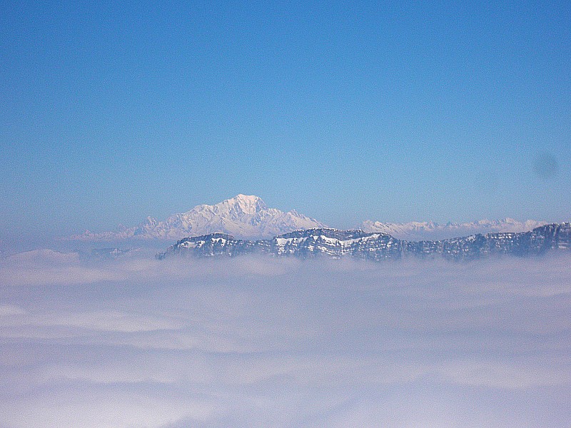 Mont Blanc : au loin