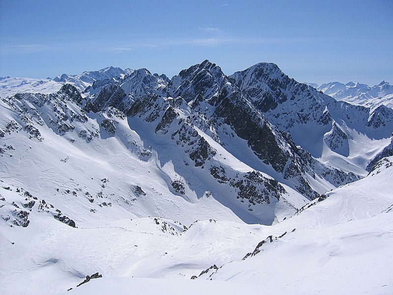 Regard vers le sud : Combe de la grande Valloire avec son pic et le Rocher d'Arguille